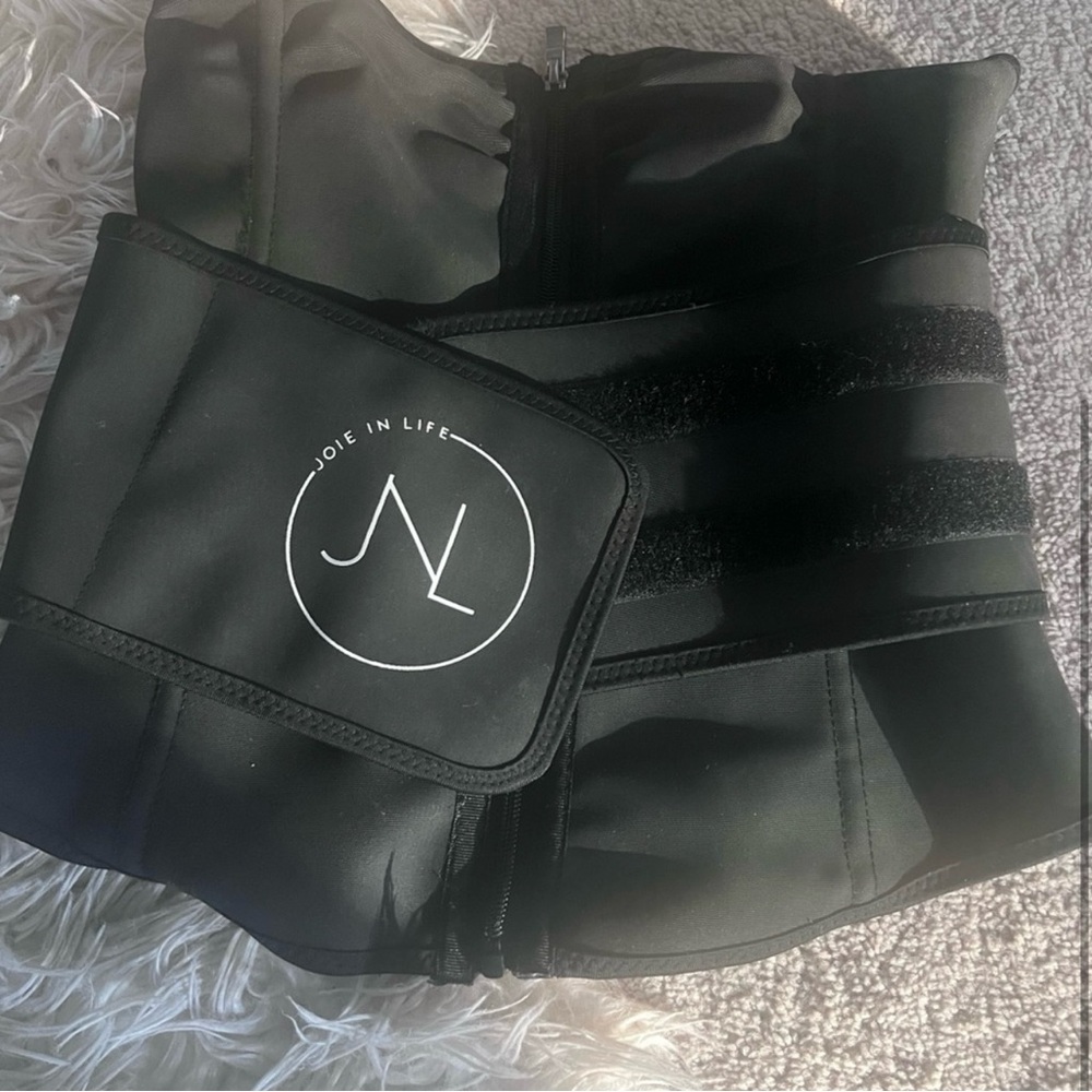 Black Waist Trainer with Logo barely used